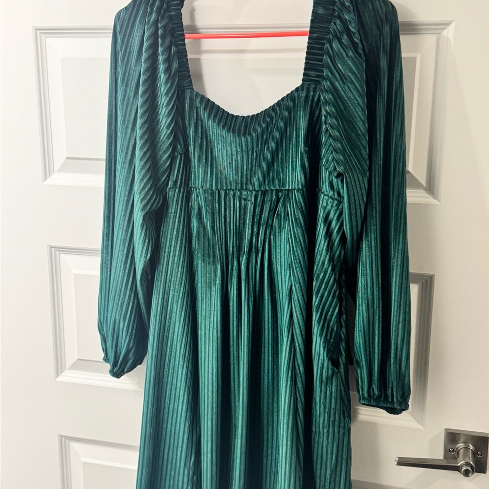 Elegant Green Pleated Dress